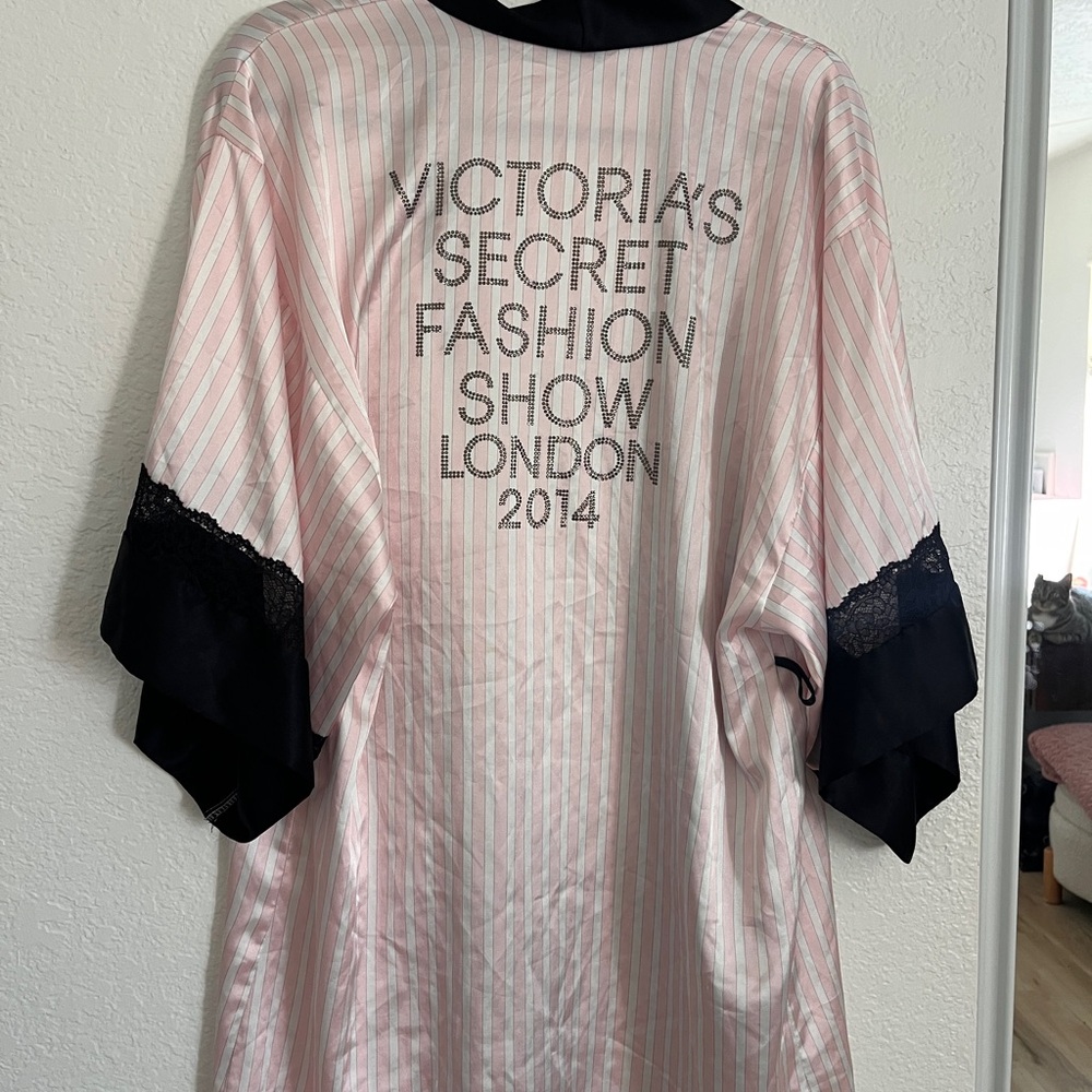 Victoria's Secret Pink Striped 2014 Fashion Show Robe
